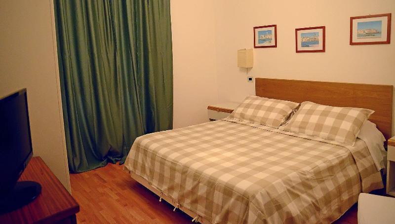 Hotel Kinda Castiglione della Pescaia Bagian luar foto