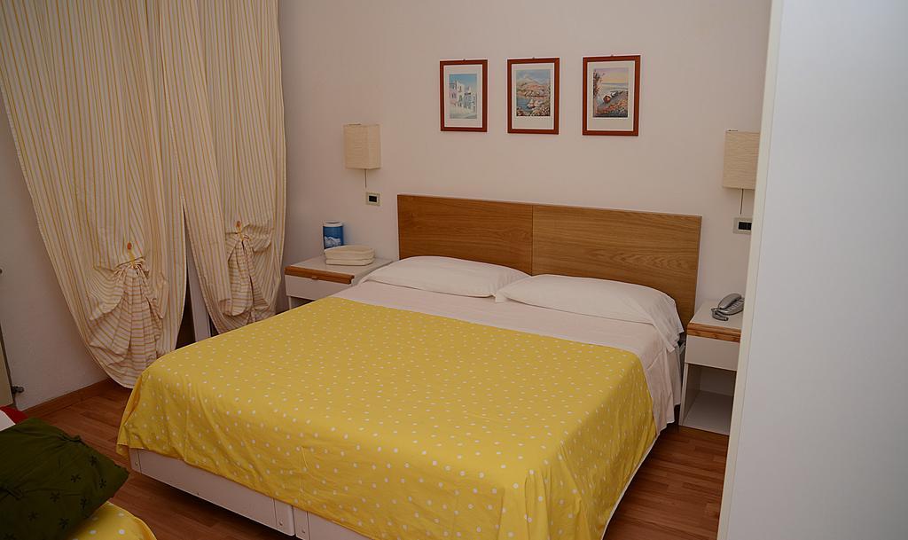 Hotel Kinda Castiglione della Pescaia Ruang foto