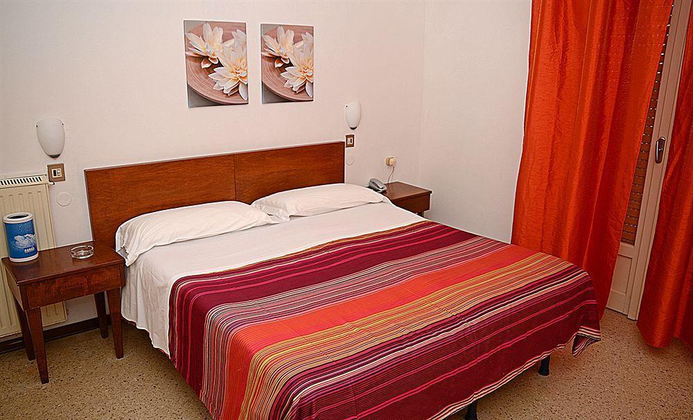 Hotel Kinda Castiglione della Pescaia Bagian luar foto