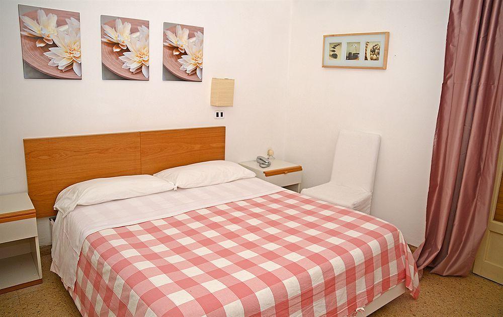 Hotel Kinda Castiglione della Pescaia Bagian luar foto