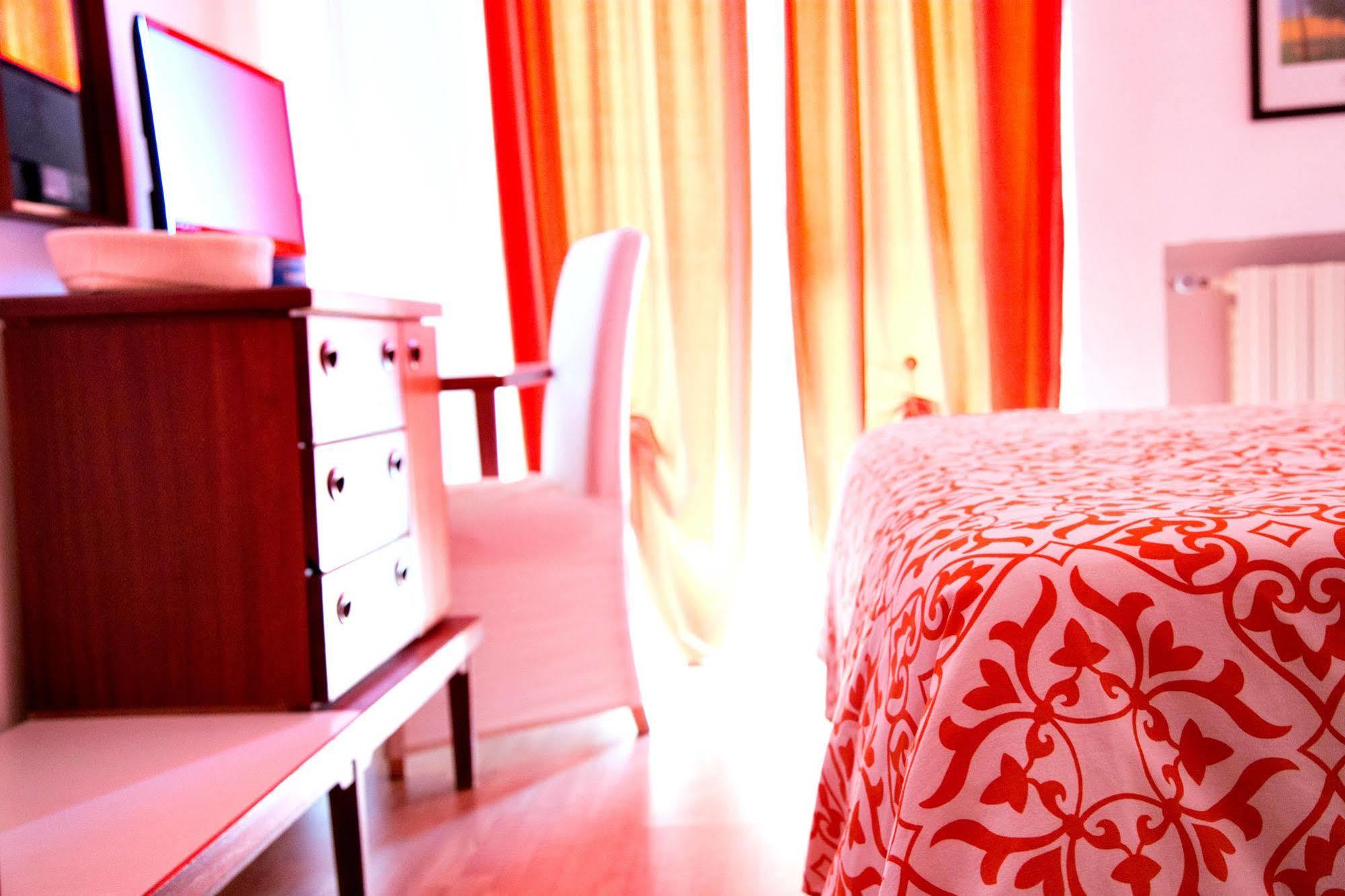 Hotel Kinda Castiglione della Pescaia Bagian luar foto