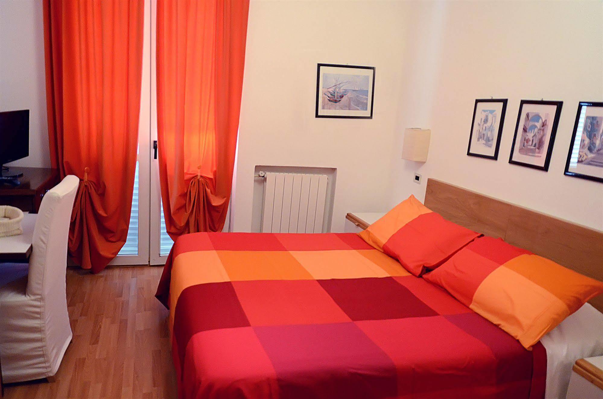 Hotel Kinda Castiglione della Pescaia Bagian luar foto